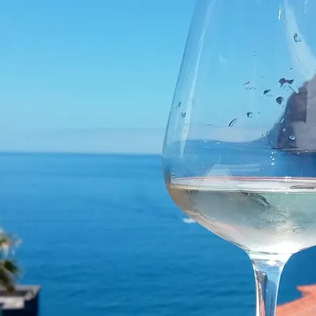 Enjoy Holiday-wonderful Views Apartment